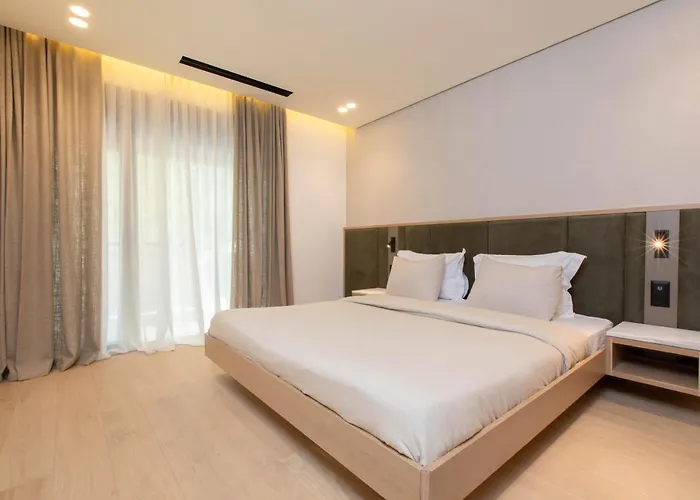 F & B Collection - Luxury Seafront 2 Bedroom Apartment